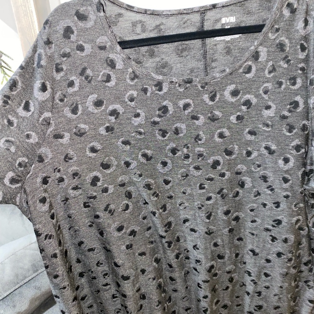 EVRI short sleeve top plus size 2x - Picture 4 of 7